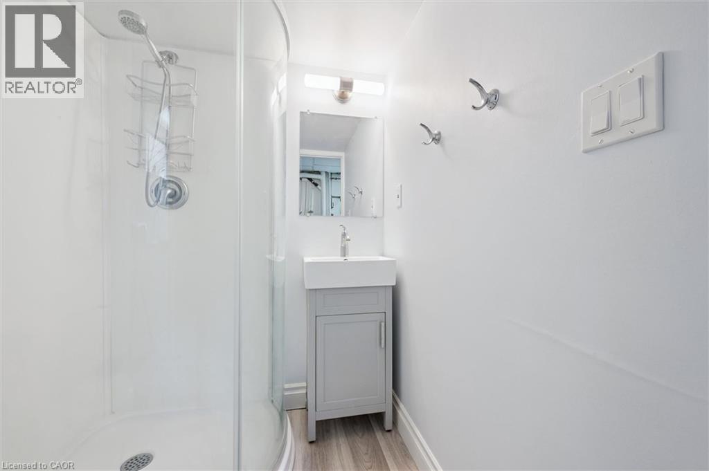 176 Woodville Place, Waterloo, ON - Indoor Photo Showing Bathroom