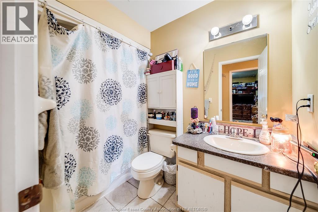1970 Daytona, Windsor, ON - Indoor Photo Showing Bathroom