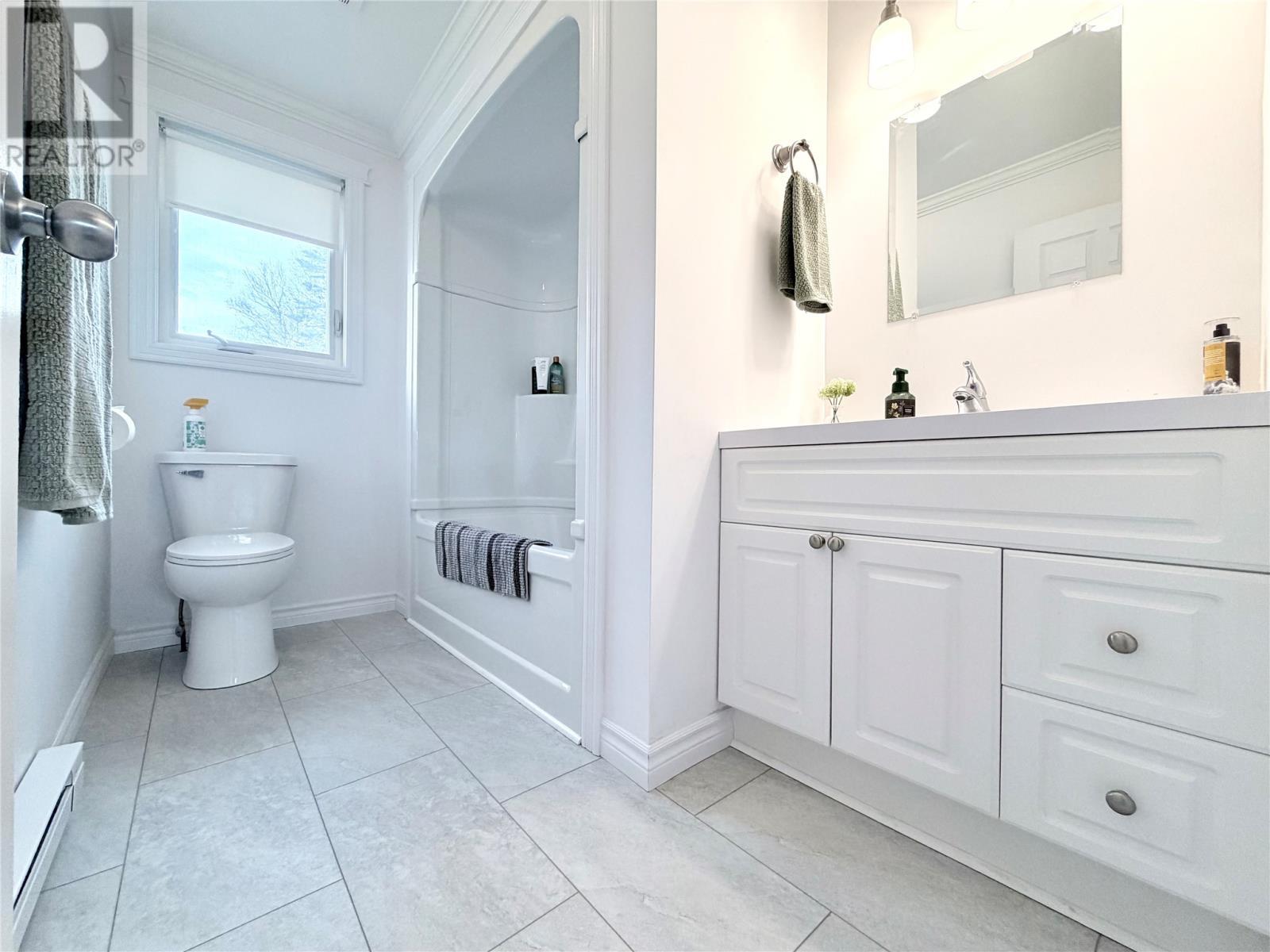 17 Second Avenue, Pasadena, NL - Indoor Photo Showing Bathroom