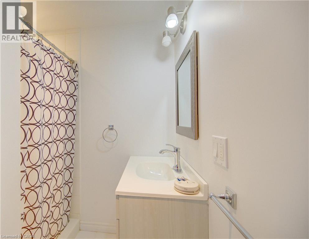 142 York Road Unit# 9, Guelph, ON - Indoor Photo Showing Bathroom