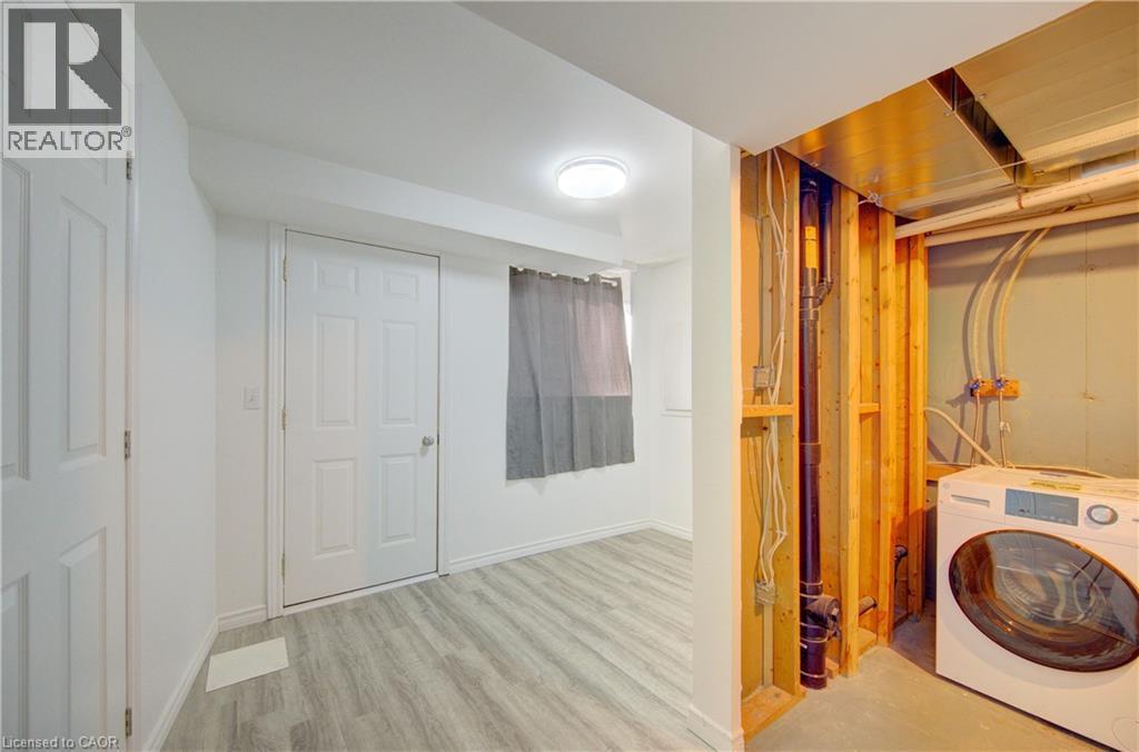142 York Road Unit# 9, Guelph, ON - Indoor Photo Showing Laundry Room