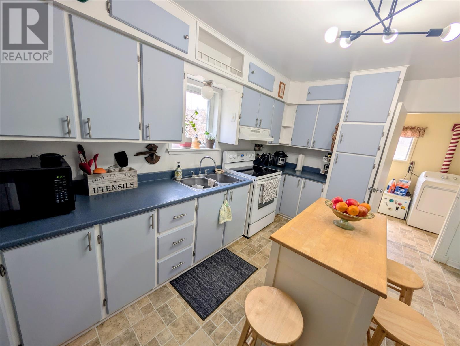 3 Smith'S Lane, Durrell, NL - Indoor Photo Showing Kitchen With Double Sink