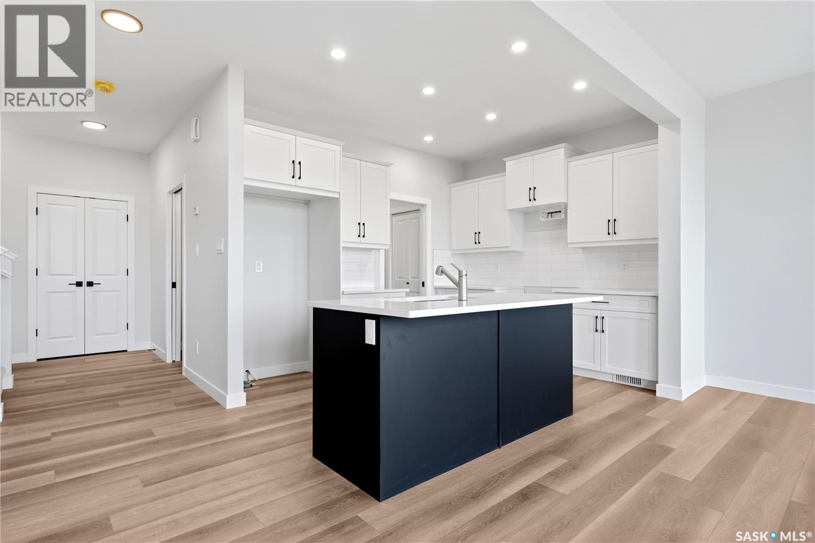 3180 Favel Drive, Regina, SK - Indoor Photo Showing Kitchen