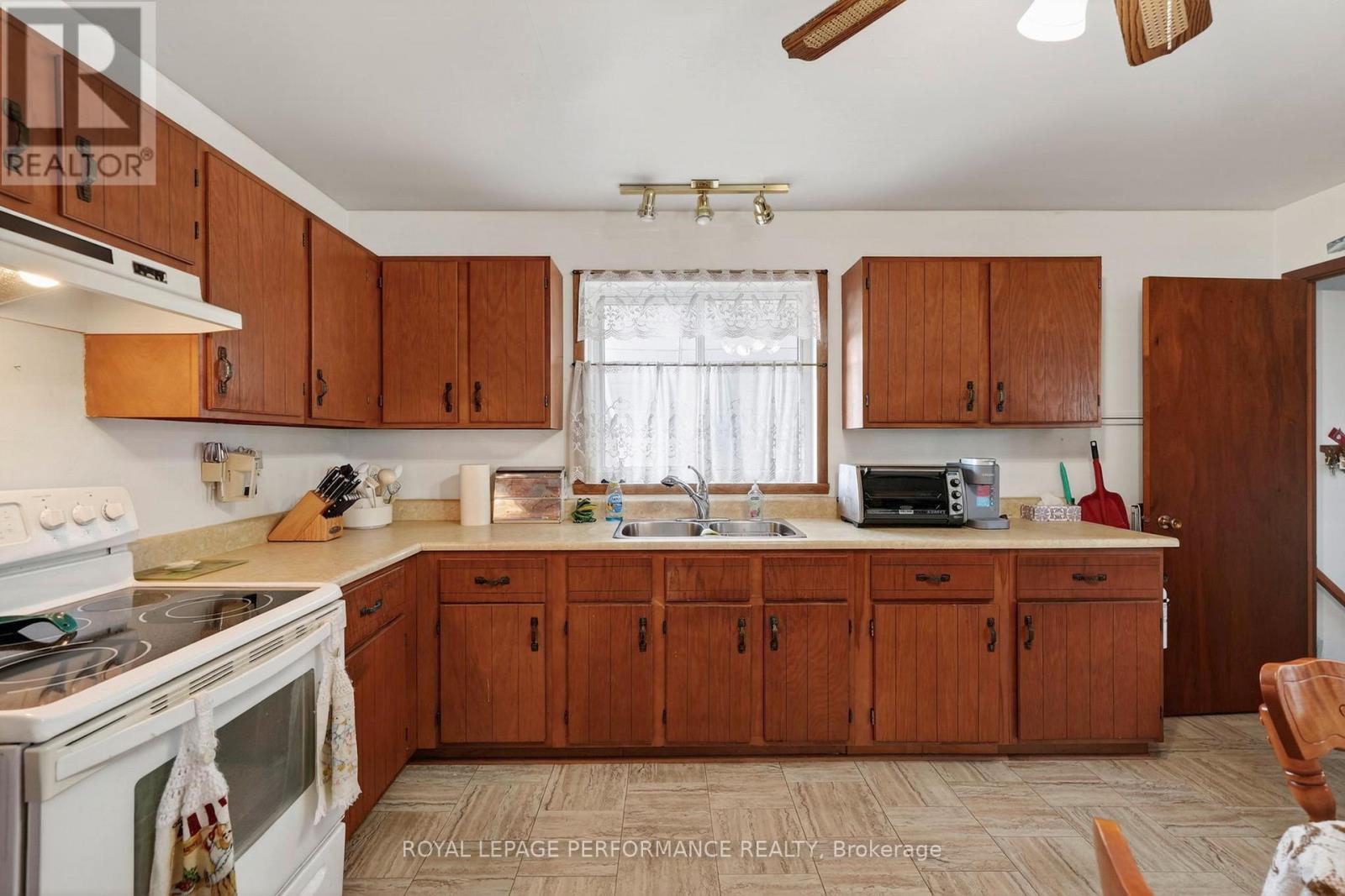 3205 Duval Avenue, Cornwall, ON - Indoor Photo Showing Kitchen With Double Sink