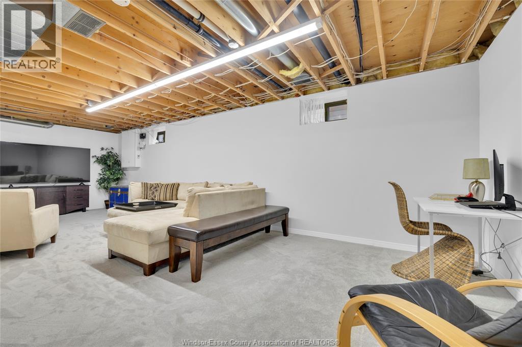 2048 Eugeni, Tecumseh, ON - Indoor