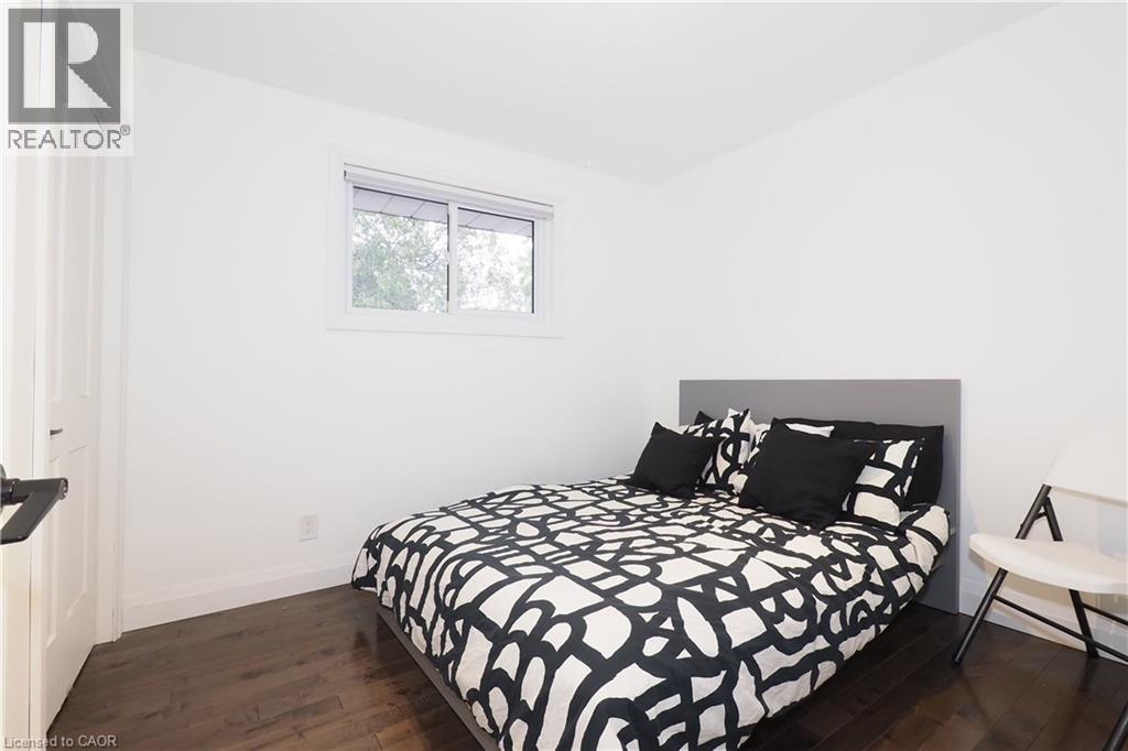 163 Pinegrove Crescent, Waterloo, ON - Indoor Photo Showing Bedroom