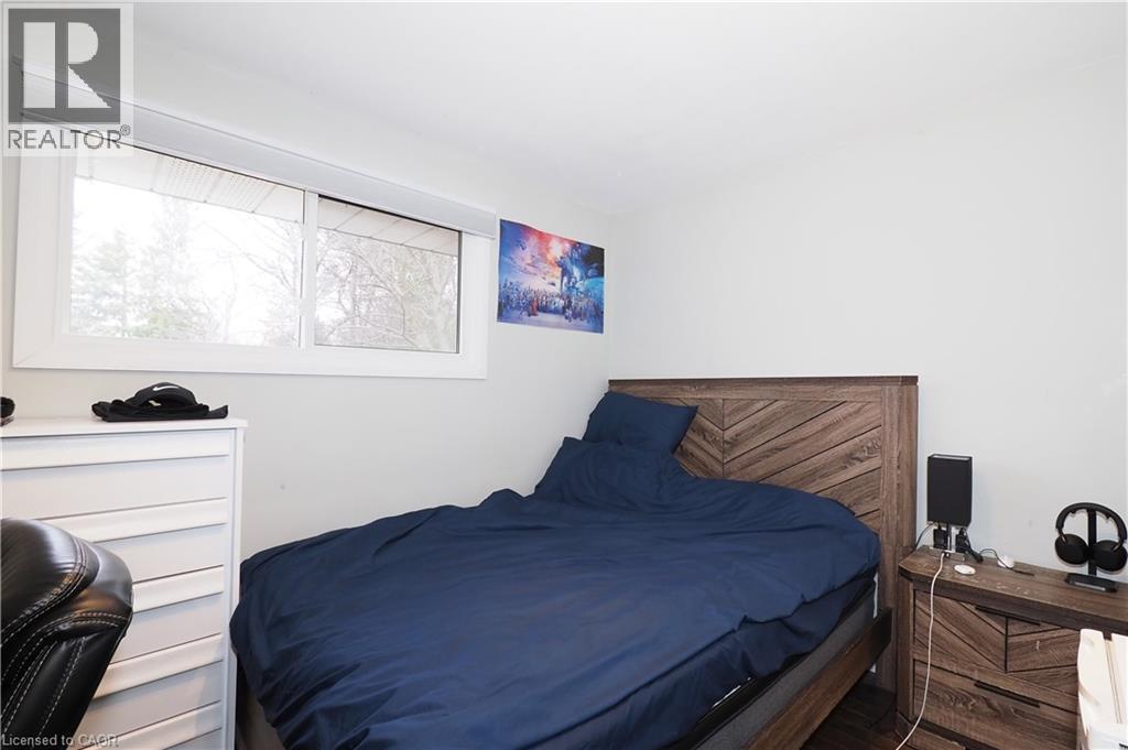 163 Pinegrove Crescent, Waterloo, ON - Indoor Photo Showing Bedroom