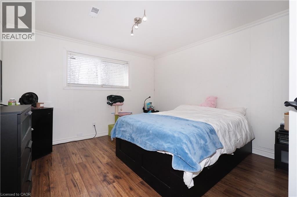 163 Pinegrove Crescent, Waterloo, ON - Indoor Photo Showing Bedroom