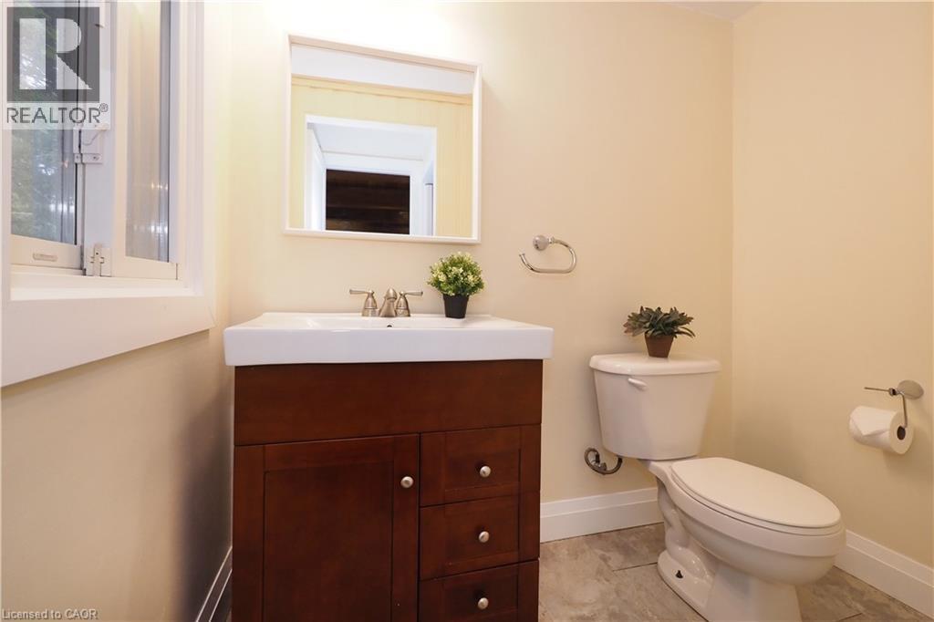 163 Pinegrove Crescent, Waterloo, ON - Indoor Photo Showing Bathroom