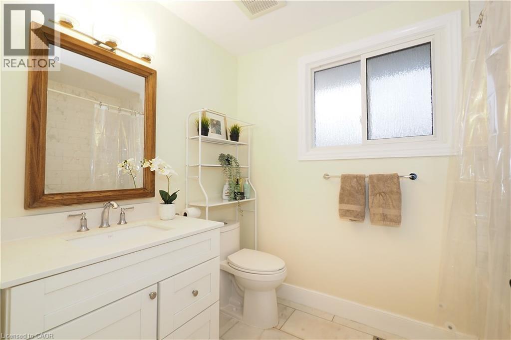 163 Pinegrove Crescent, Waterloo, ON - Indoor Photo Showing Bathroom