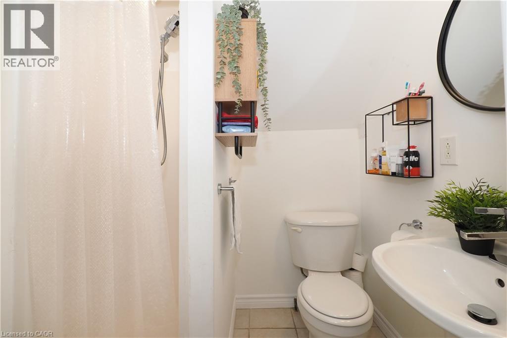 163 Pinegrove Crescent, Waterloo, ON - Indoor Photo Showing Bathroom