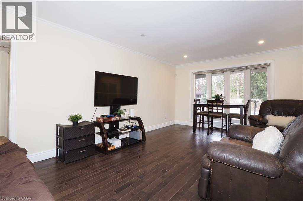 163 Pinegrove Crescent, Waterloo, ON - Indoor Photo Showing Living Room
