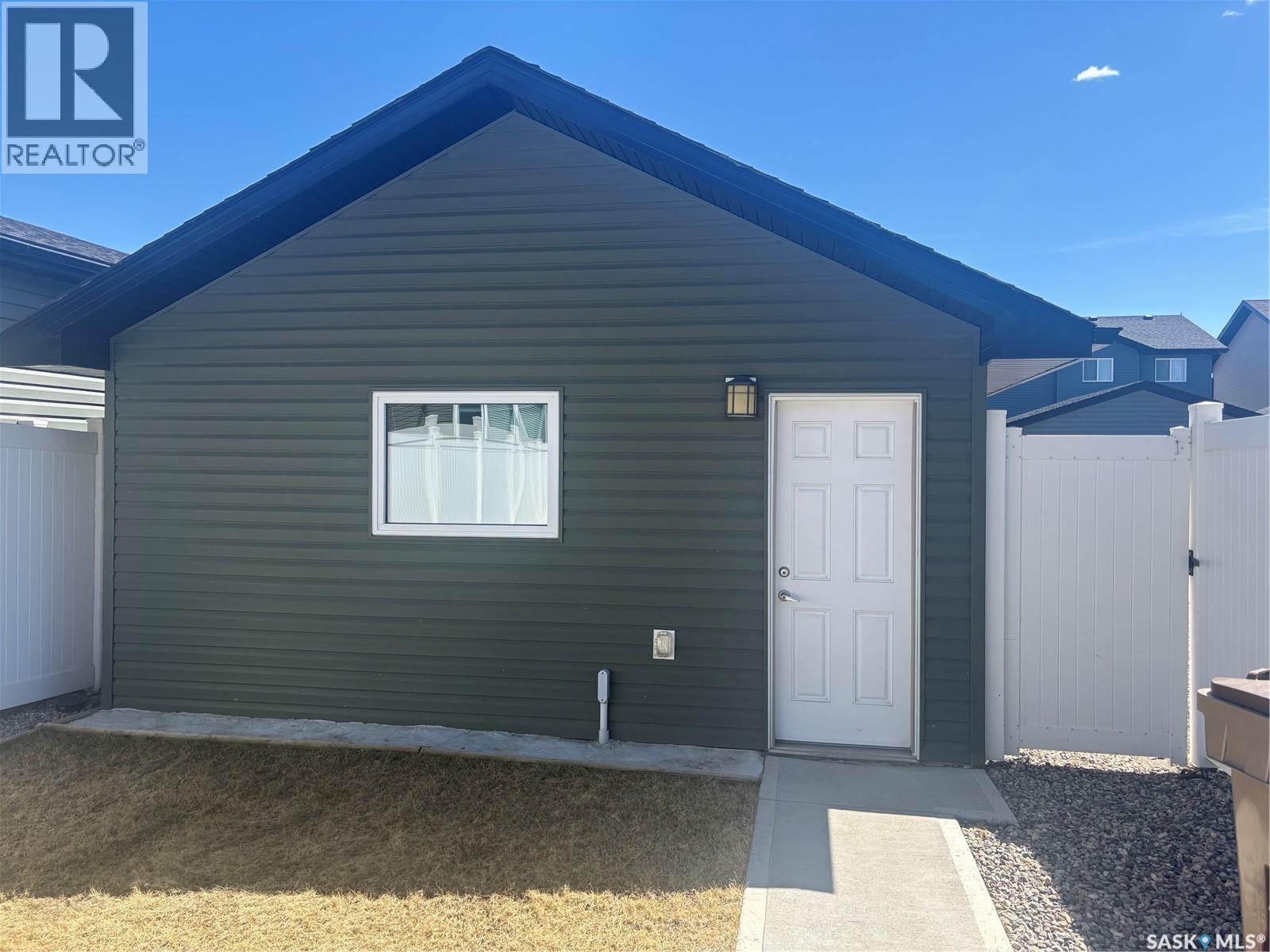 4501 Green Poplar Lane E, Regina, SK - Outdoor