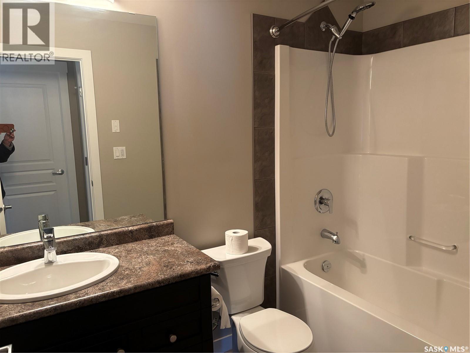 4501 Green Poplar Lane E, Regina, SK - Indoor Photo Showing Bathroom