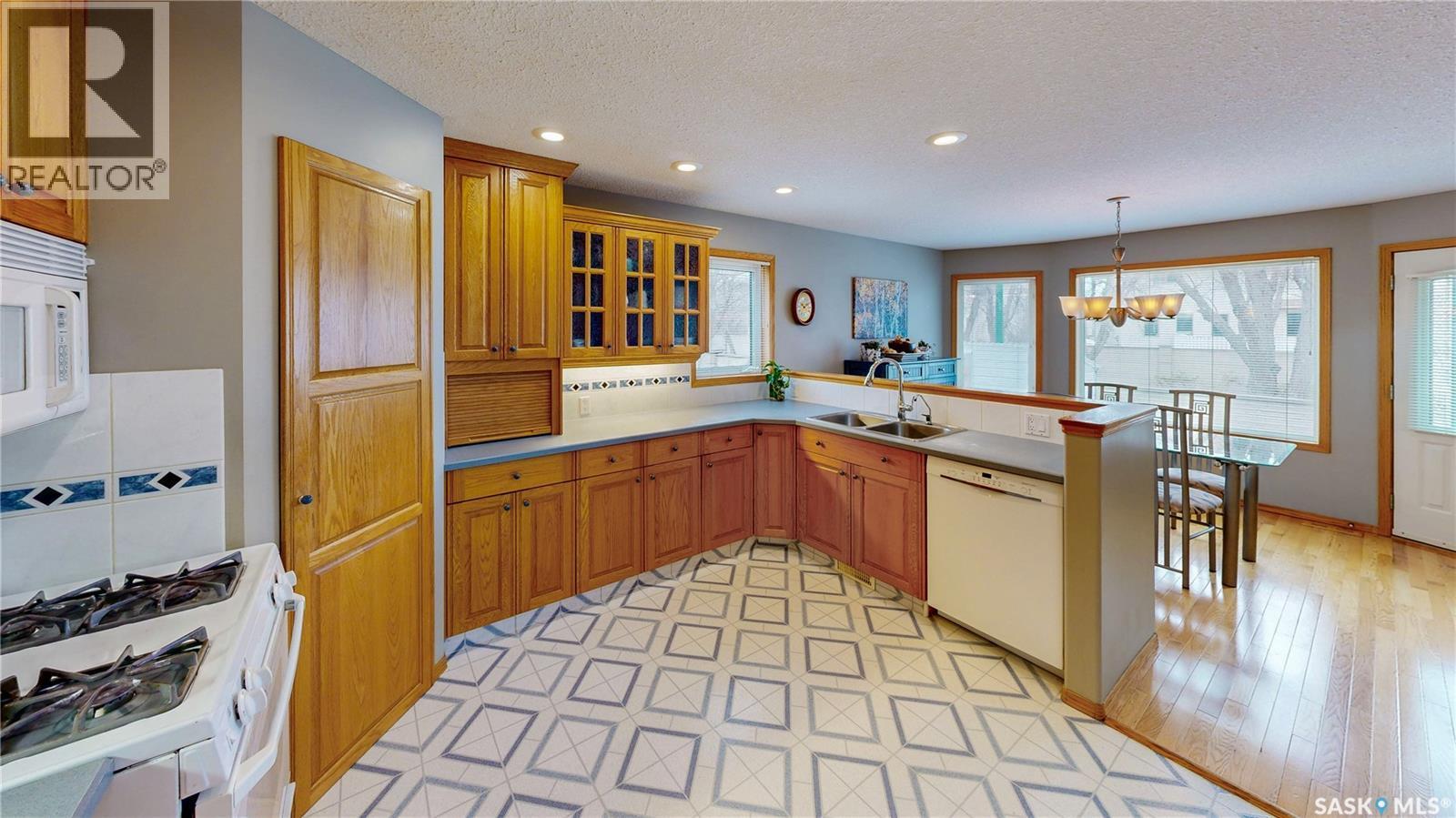 3254 Peyson Bay E, Regina, SK - Indoor Photo Showing Kitchen With Double Sink