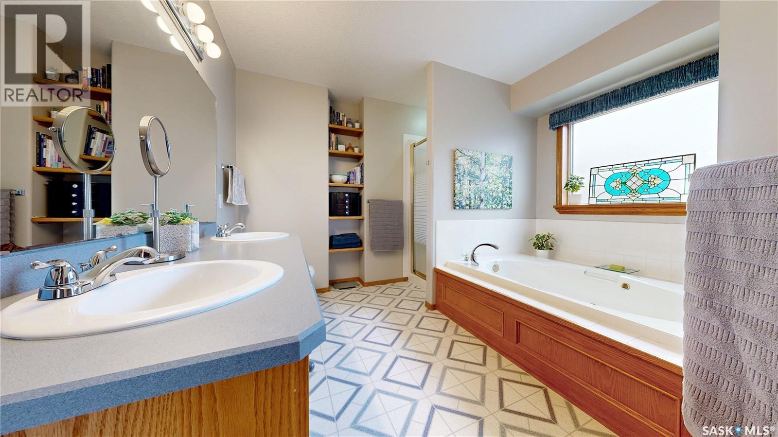 3254 Peyson Bay E, Regina, SK - Indoor Photo Showing Bathroom