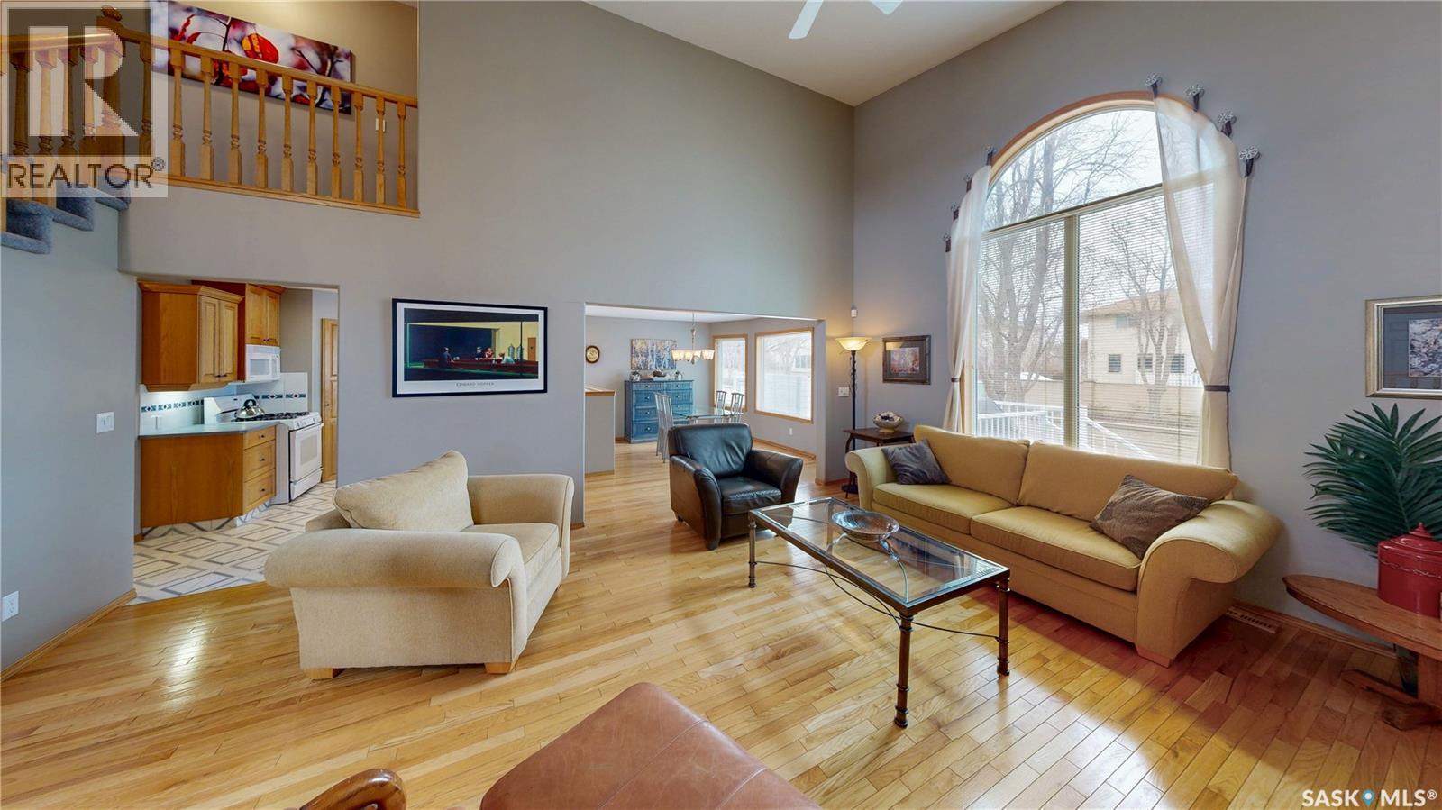 3254 Peyson Bay E, Regina, SK - Indoor Photo Showing Living Room