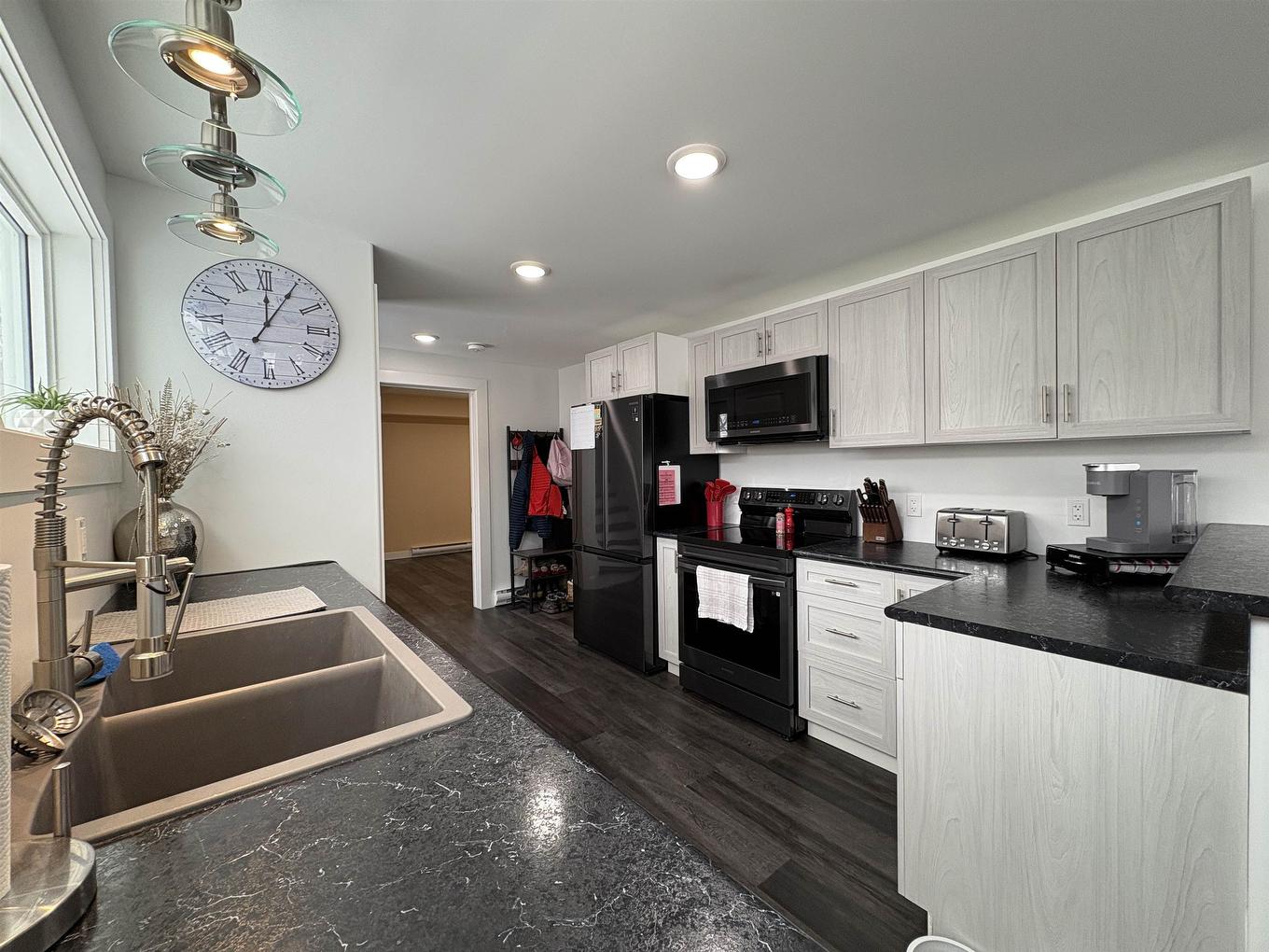 1026 Third Street E, Fort Frances, ON - Indoor Photo Showing Kitchen With Double Sink
