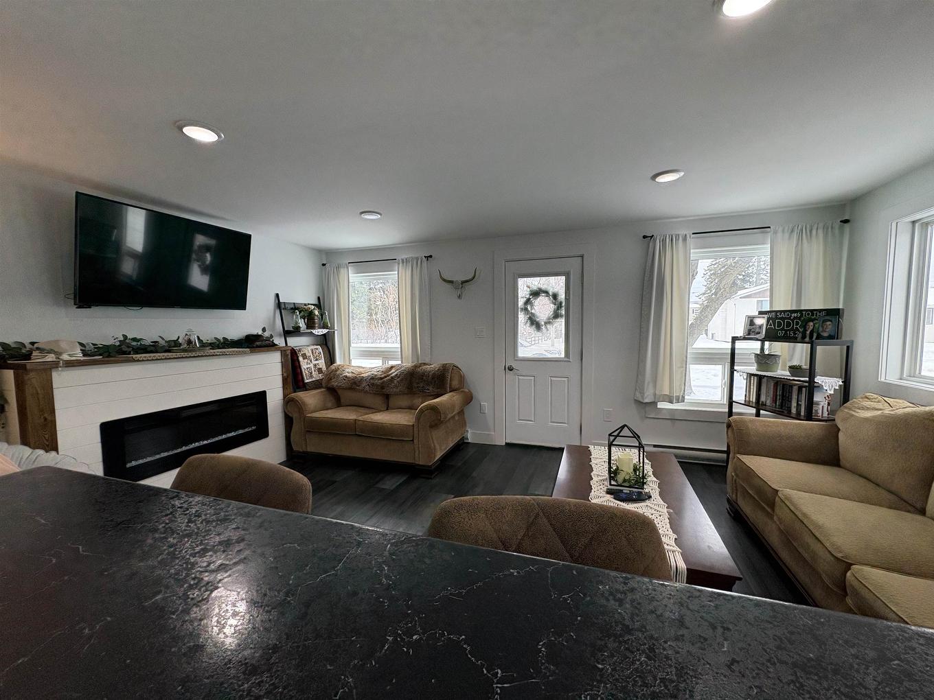 1026 Third Street E, Fort Frances, ON - Indoor Photo Showing Living Room With Fireplace