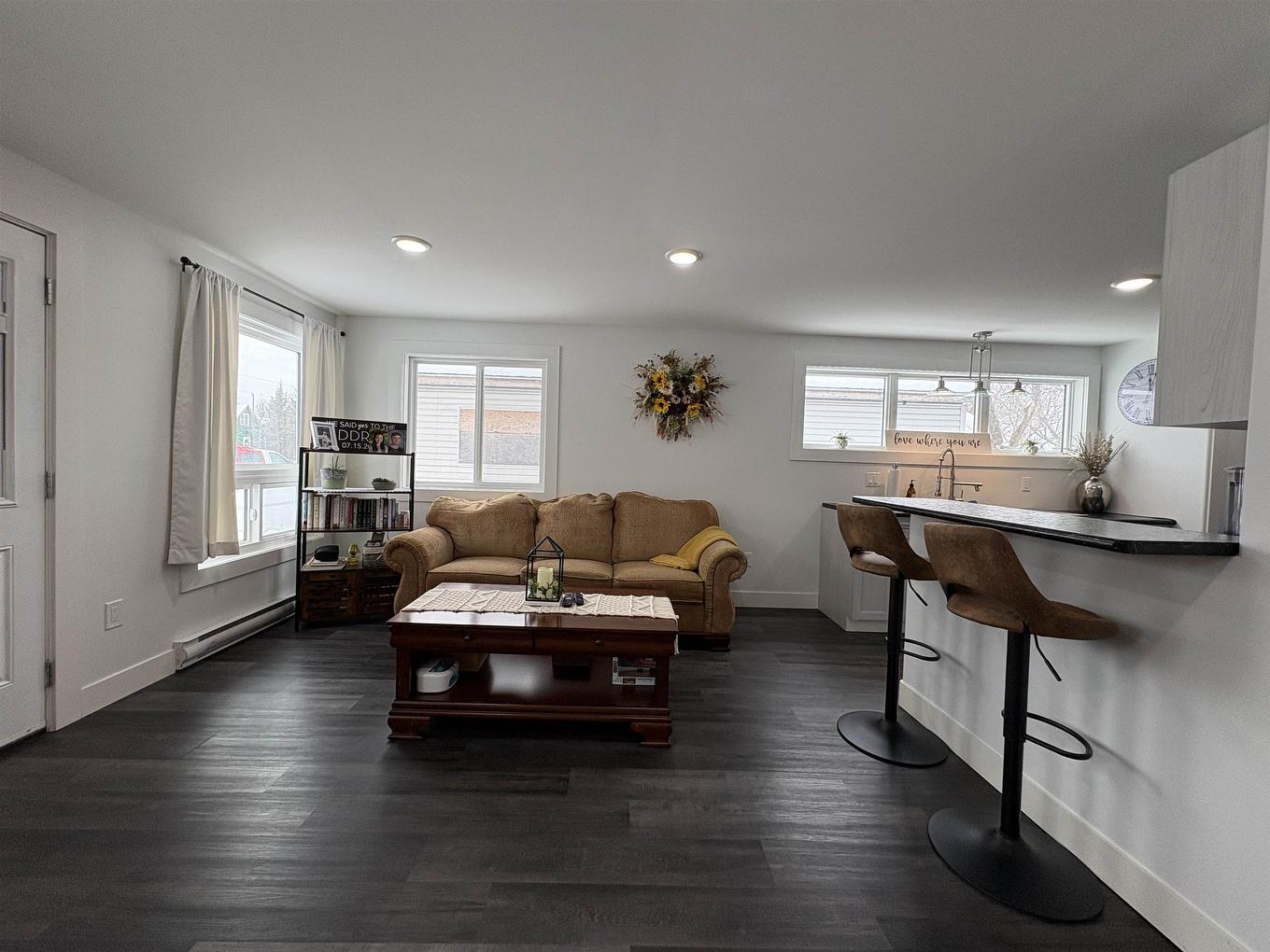 1026 Third Street E, Fort Frances, ON - Indoor Photo Showing Living Room