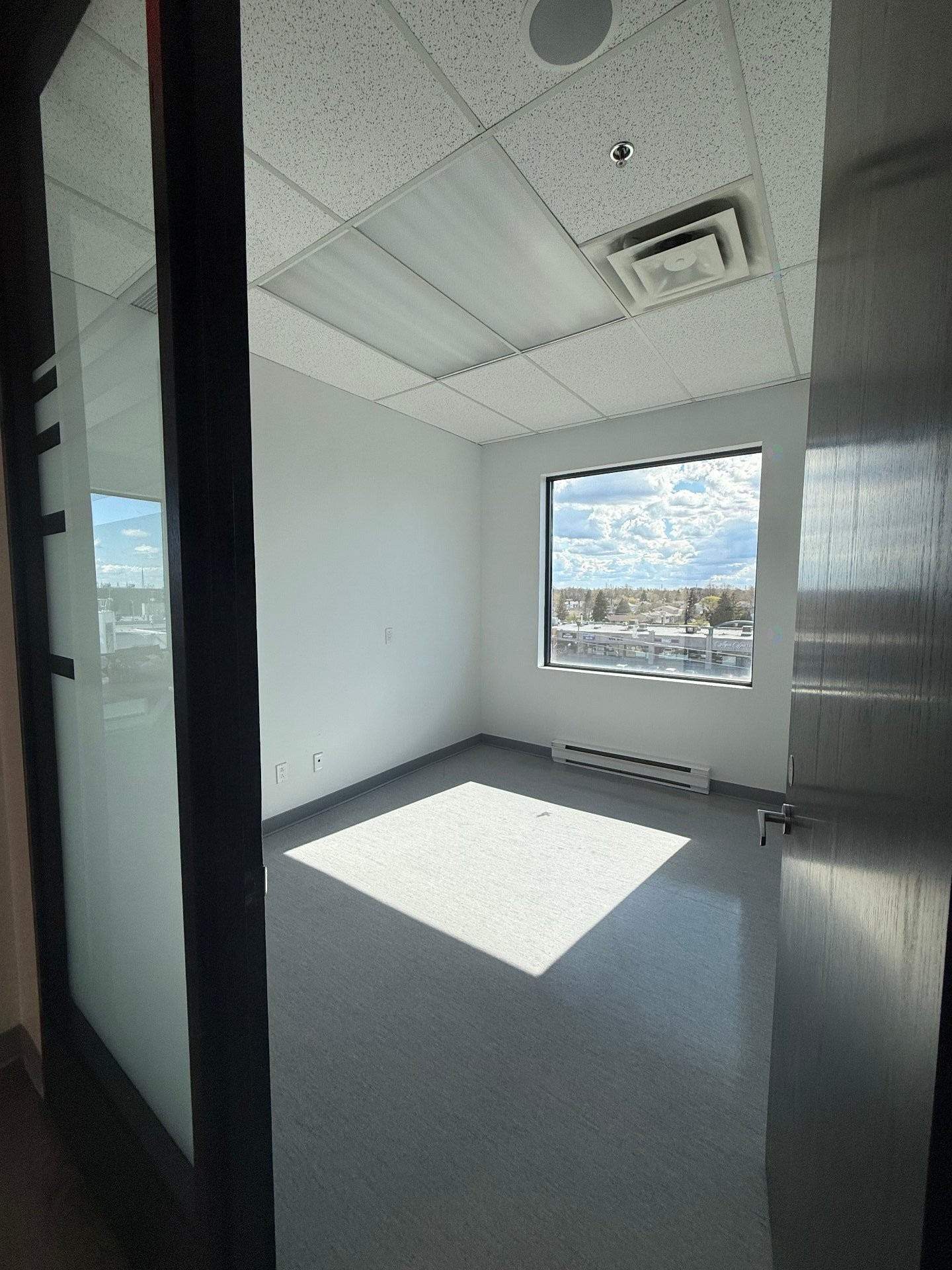 Office - 401A-3883 Boul. St-Jean, Dollard-Des-Ormeaux, QC - Indoor Photo Showing Other Room