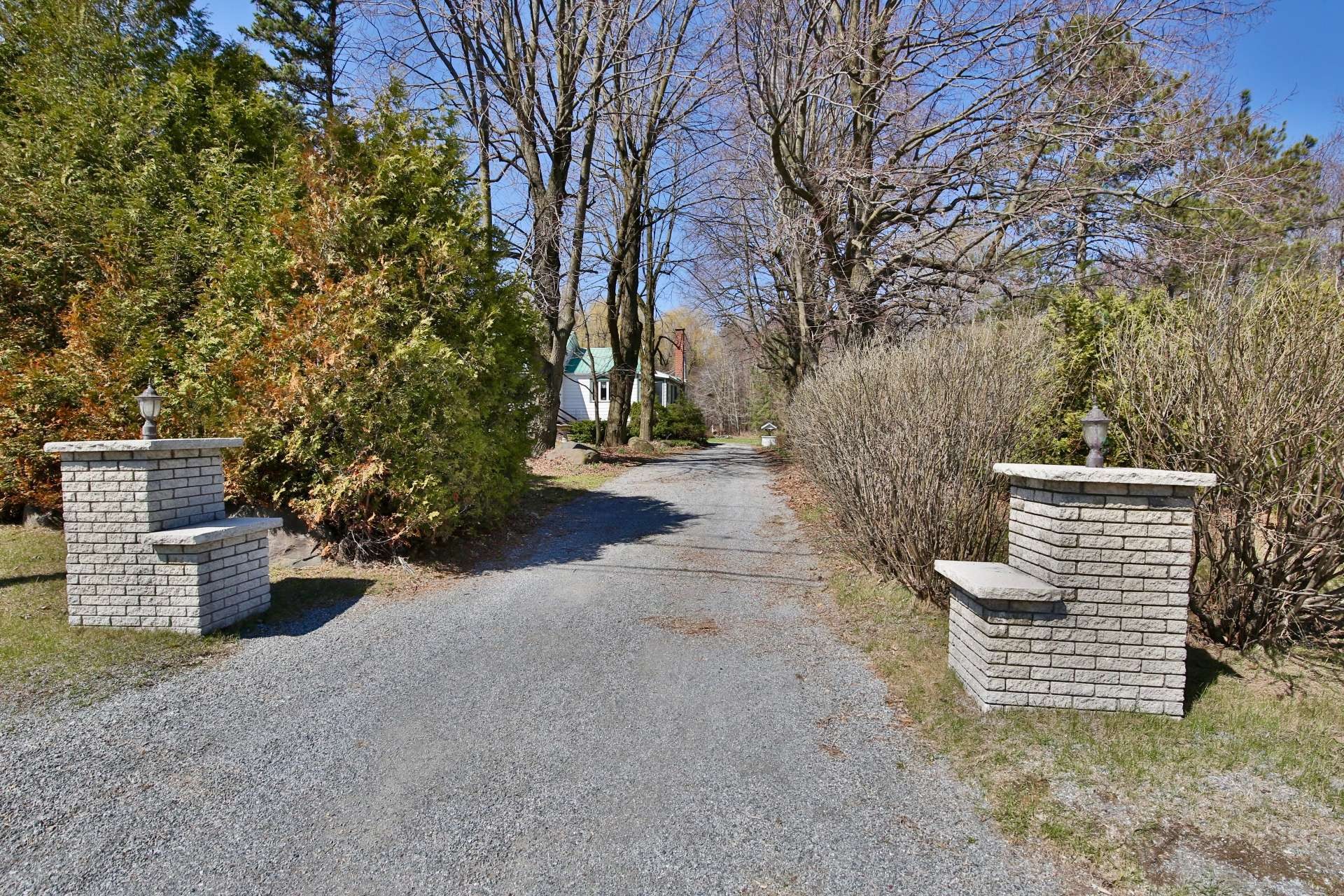 Cour - 1194Z Route 116, Acton Vale, QC
