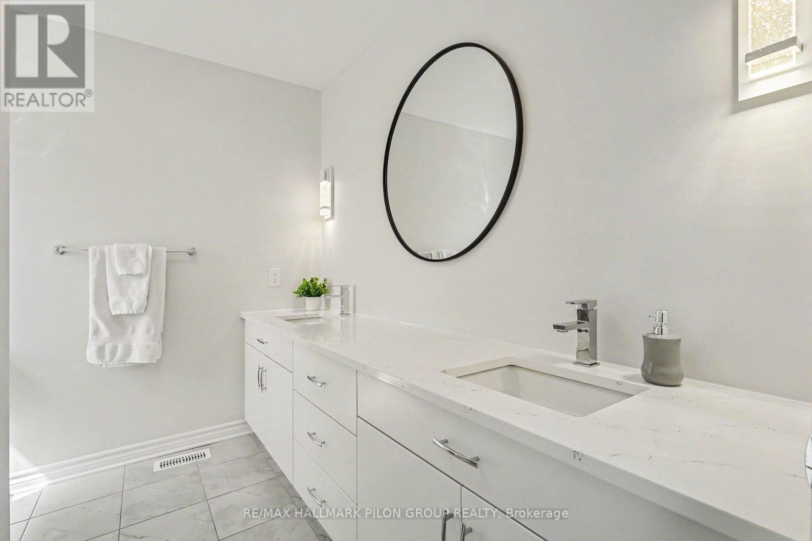 396 Ventoux Avenue, Ottawa, ON - Indoor Photo Showing Bathroom