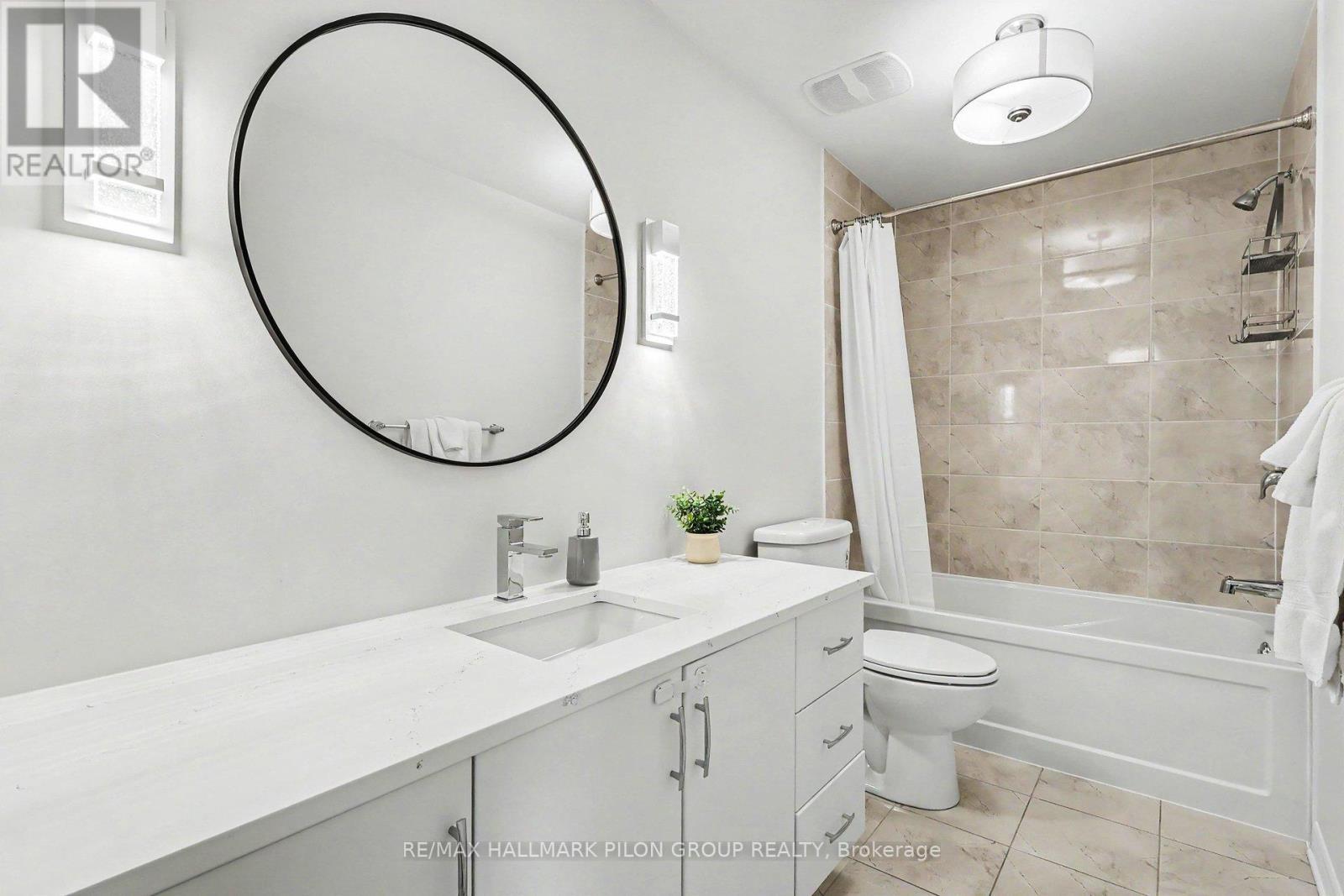 396 Ventoux Avenue, Ottawa, ON - Indoor Photo Showing Bathroom