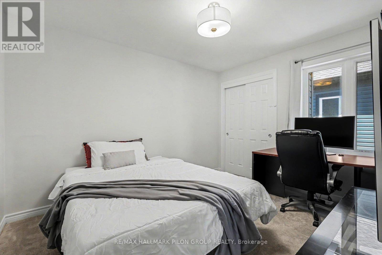 396 Ventoux Avenue, Ottawa, ON - Indoor Photo Showing Bedroom
