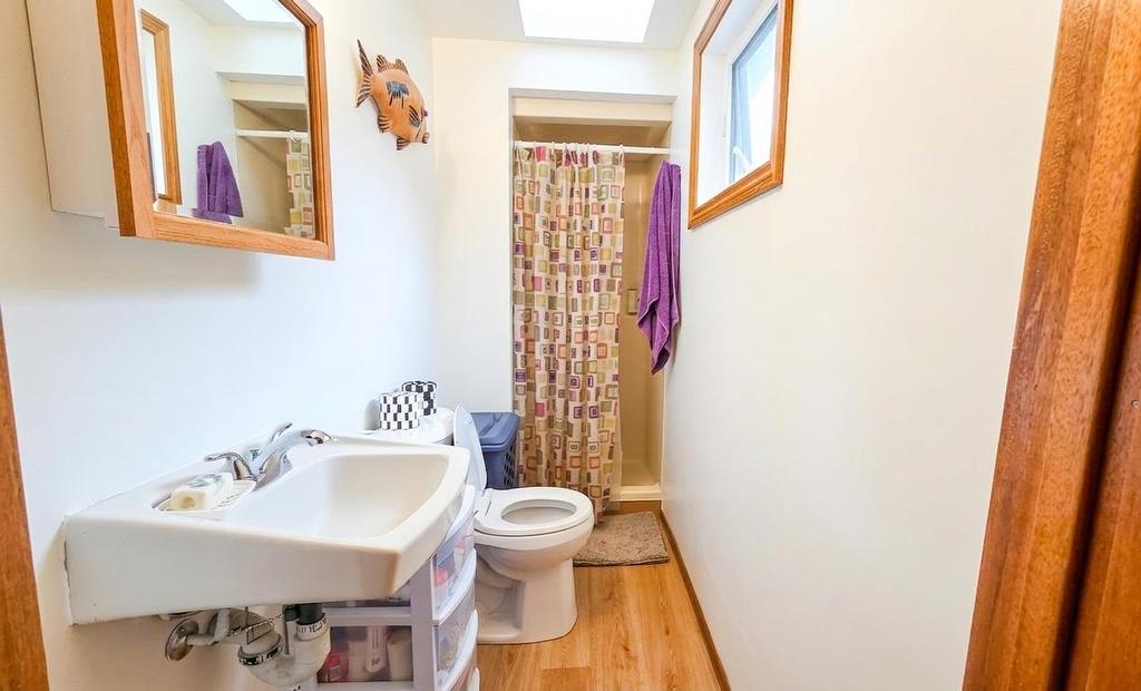 227 Transmitter Road, Kenora, ON - Indoor Photo Showing Bathroom