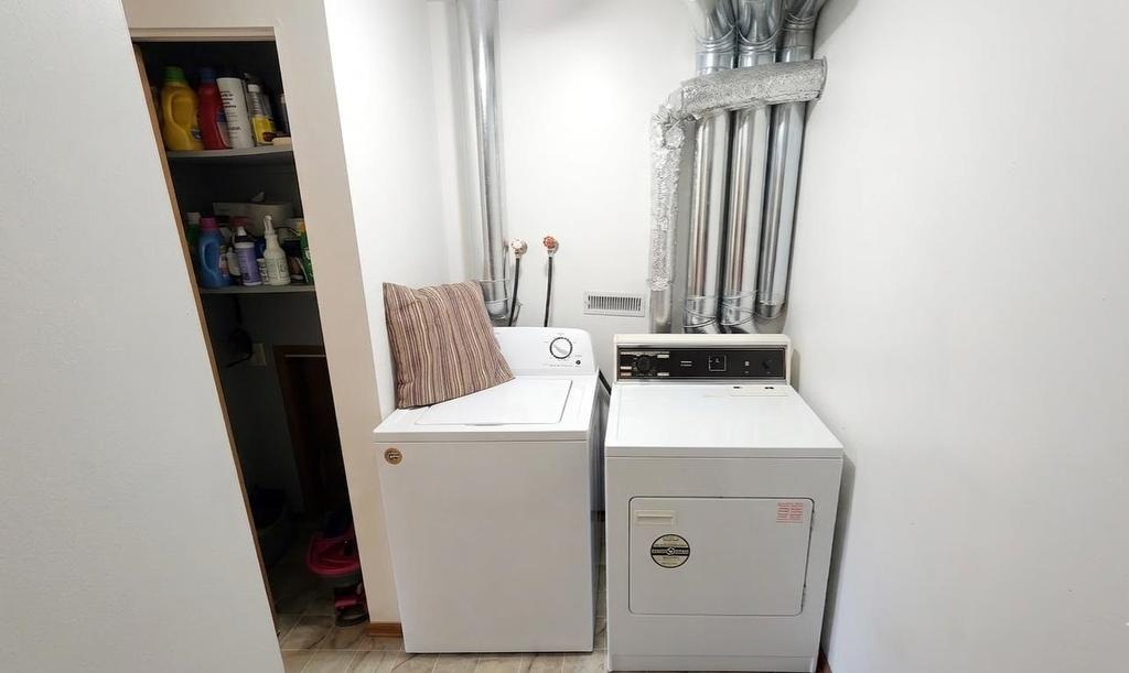 227 Transmitter Road, Kenora, ON - Indoor Photo Showing Laundry Room