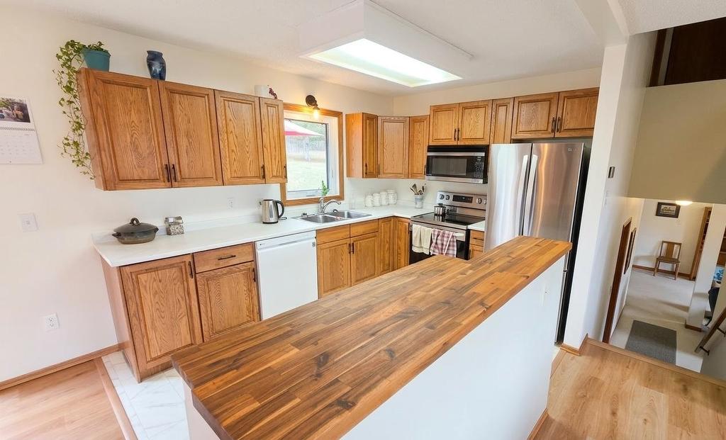 227 Transmitter Road, Kenora, ON - Indoor Photo Showing Kitchen With Double Sink