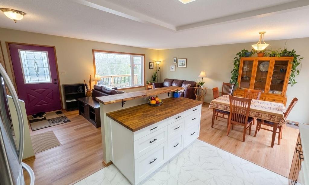 227 Transmitter Road, Kenora, ON - Indoor Photo Showing Dining Room