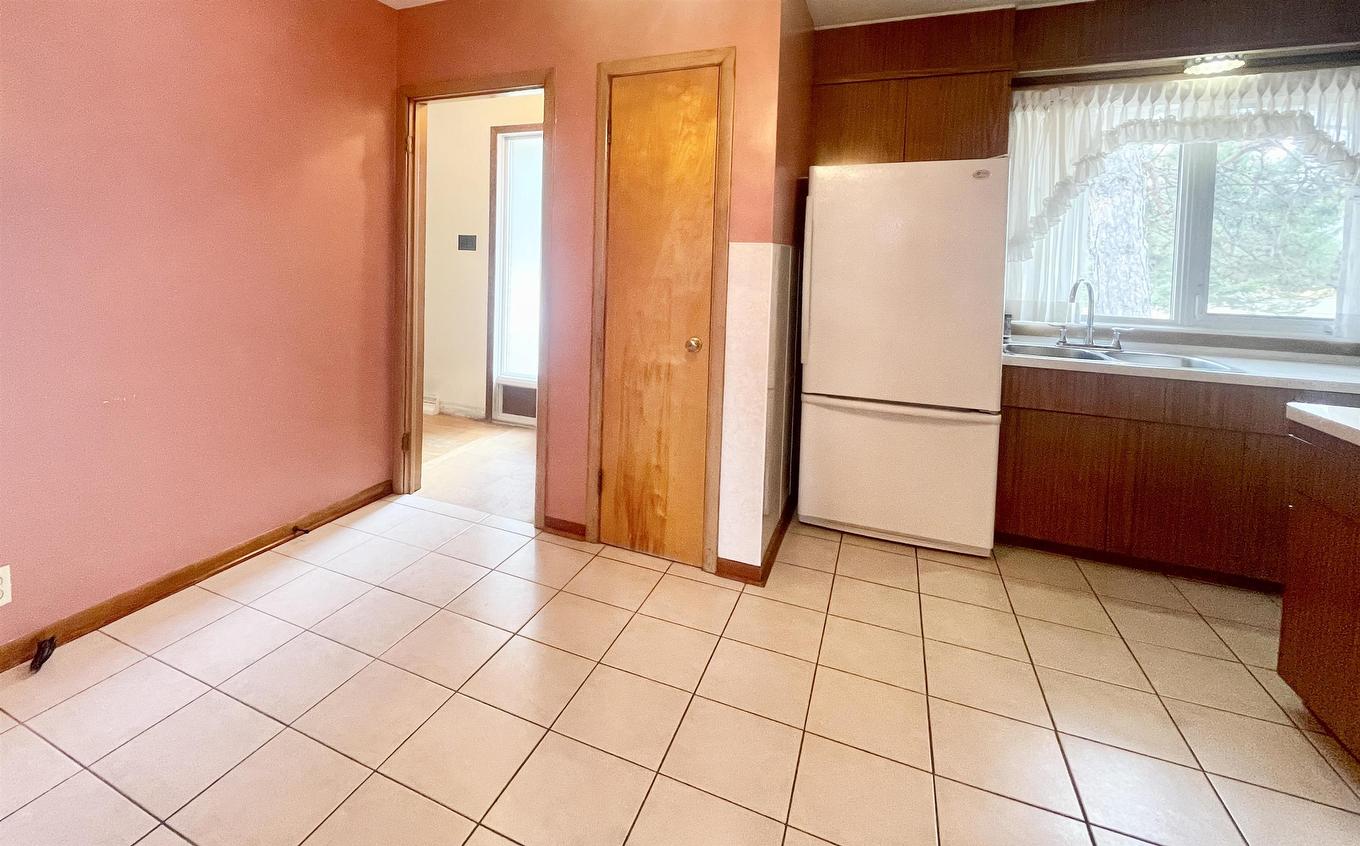 45 Dingwall Parkway, Dryden, ON - Indoor Photo Showing Kitchen