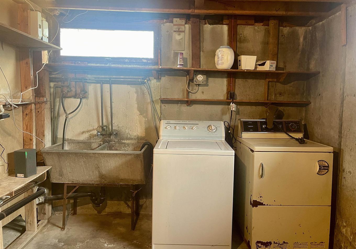 45 Dingwall Parkway, Dryden, ON - Indoor Photo Showing Laundry Room