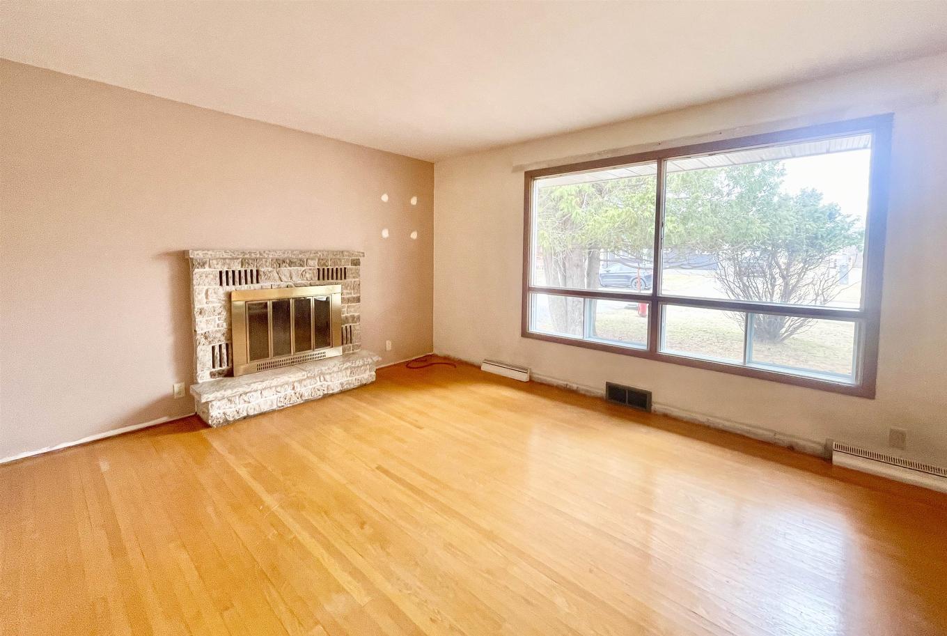 45 Dingwall Parkway, Dryden, ON - Indoor Photo Showing Living Room With Fireplace
