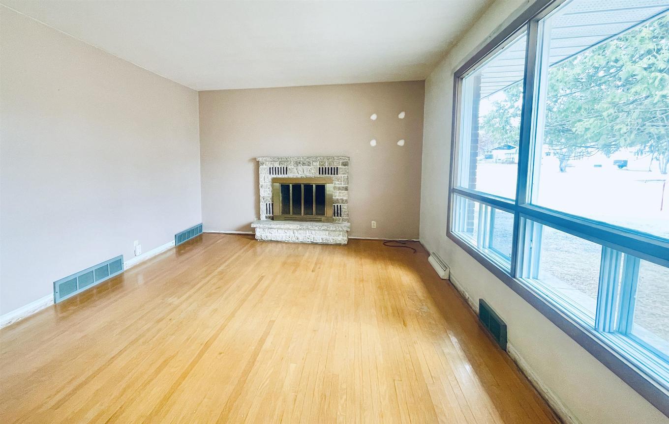 45 Dingwall Parkway, Dryden, ON - Indoor Photo Showing Living Room With Fireplace