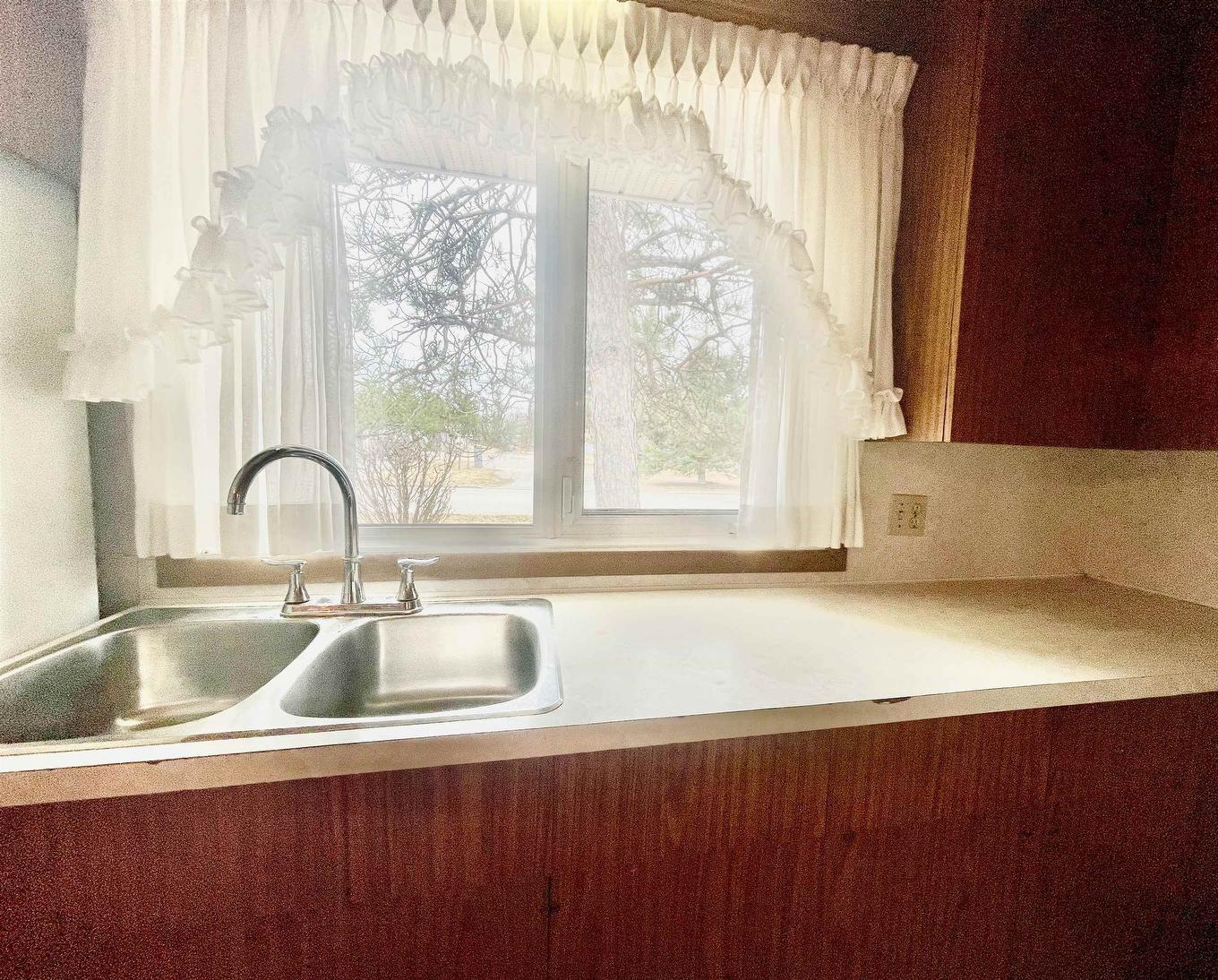45 Dingwall Parkway, Dryden, ON - Indoor Photo Showing Kitchen With Double Sink