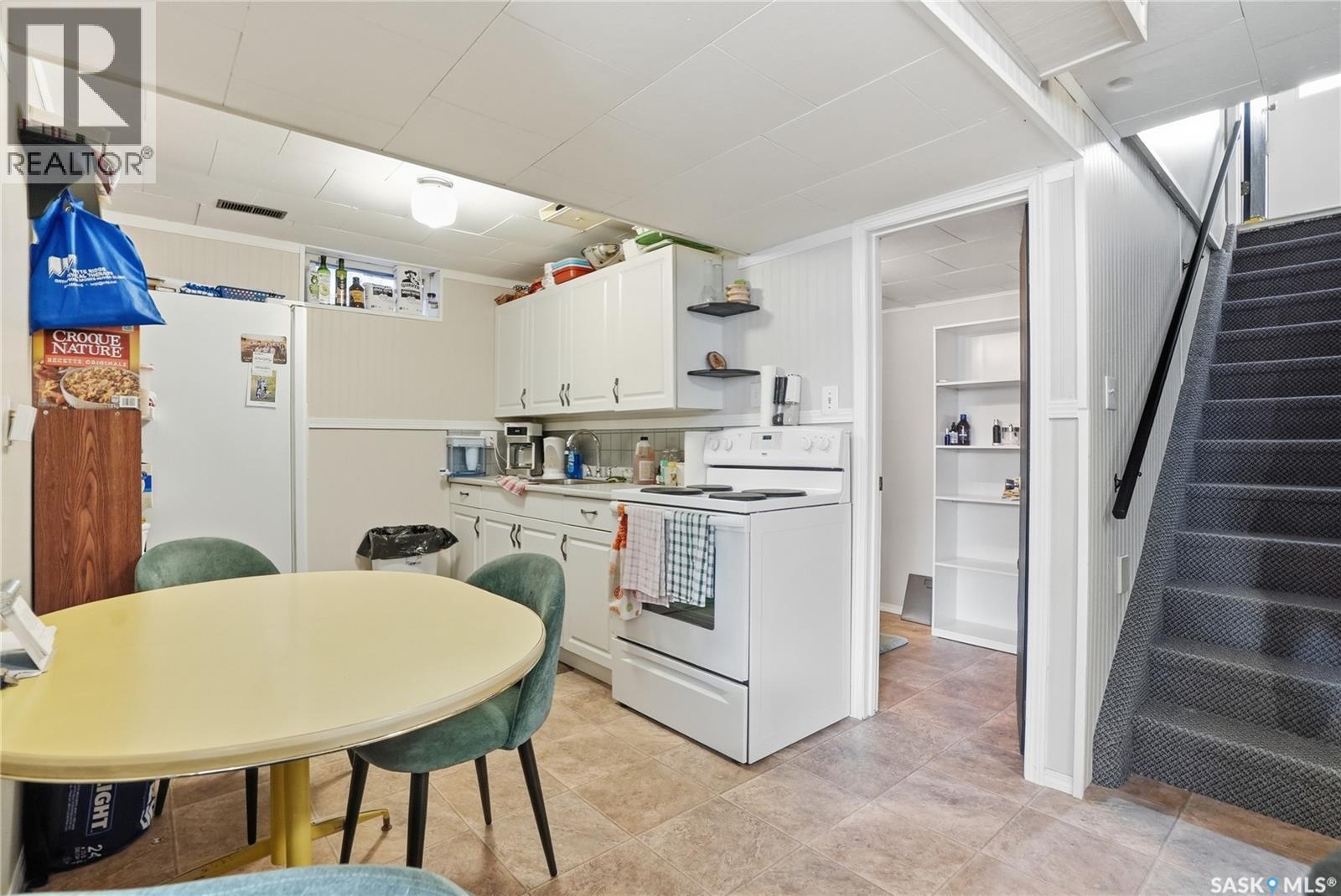 53 Rita Crescent, Saskatoon, SK - Indoor Photo Showing Kitchen