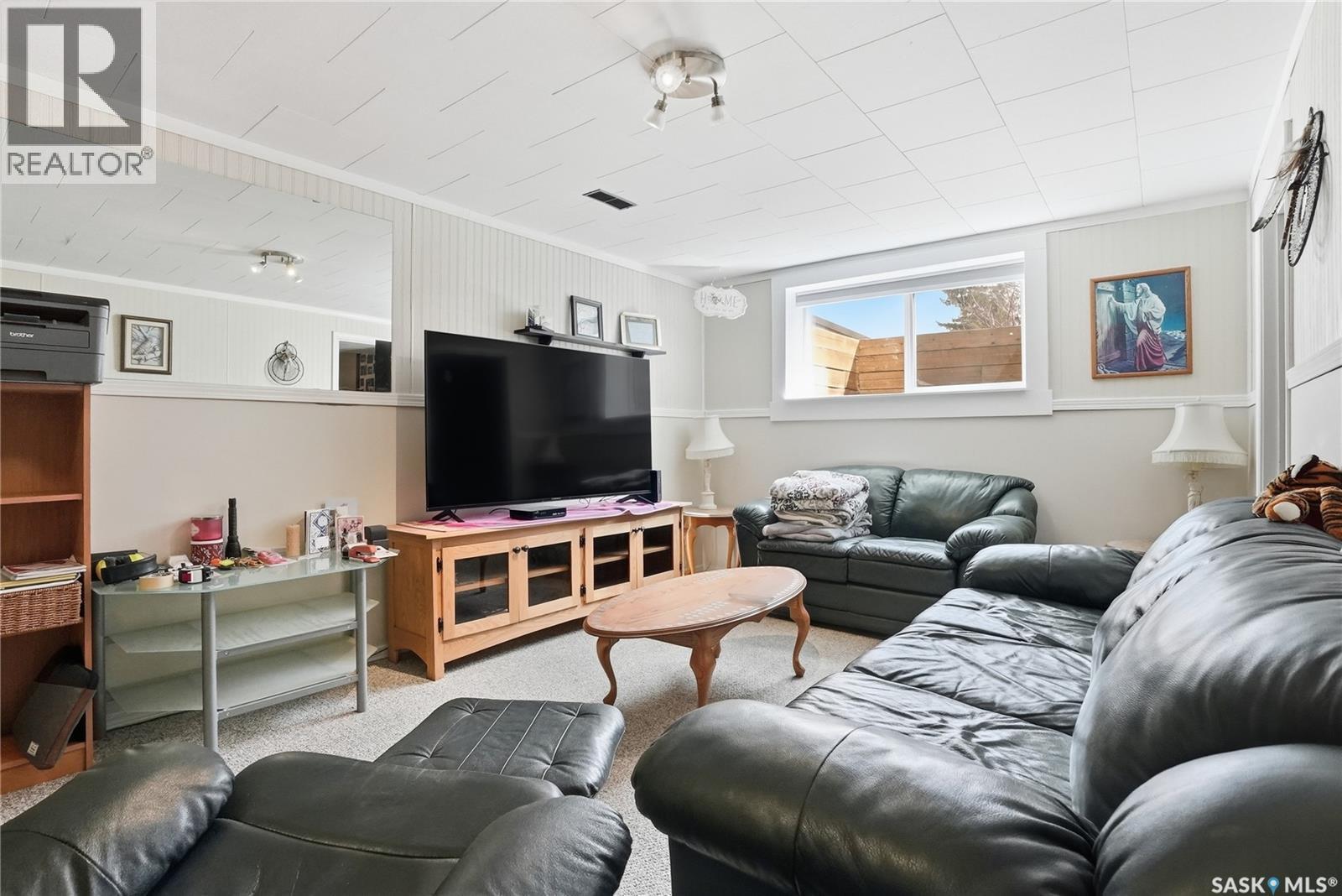 53 Rita Crescent, Saskatoon, SK - Indoor Photo Showing Living Room