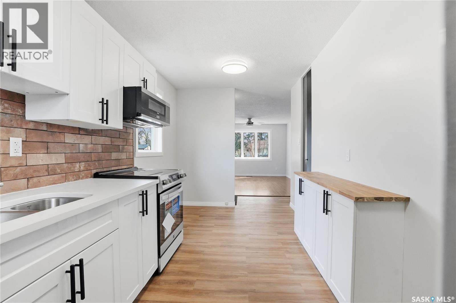 53 Rita Crescent, Saskatoon, SK - Indoor Photo Showing Kitchen