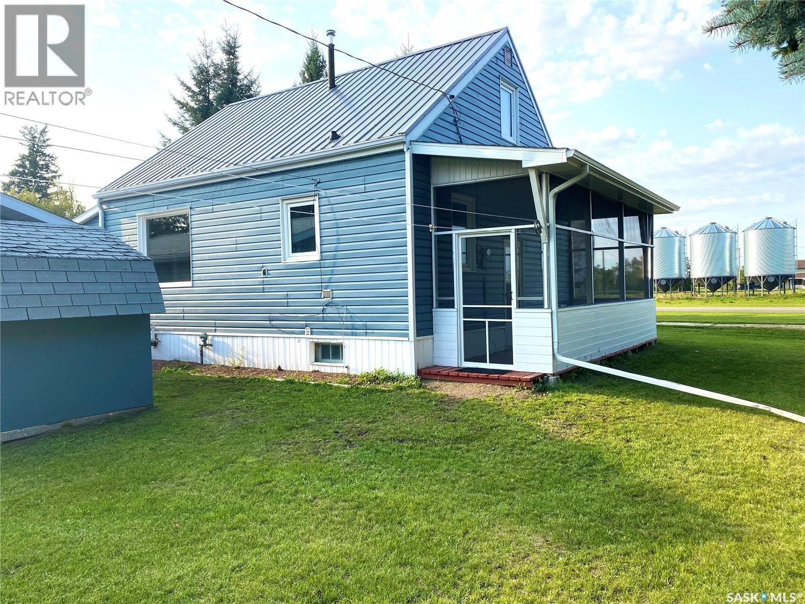 325 Grout Street, Lemberg, SK - Outdoor