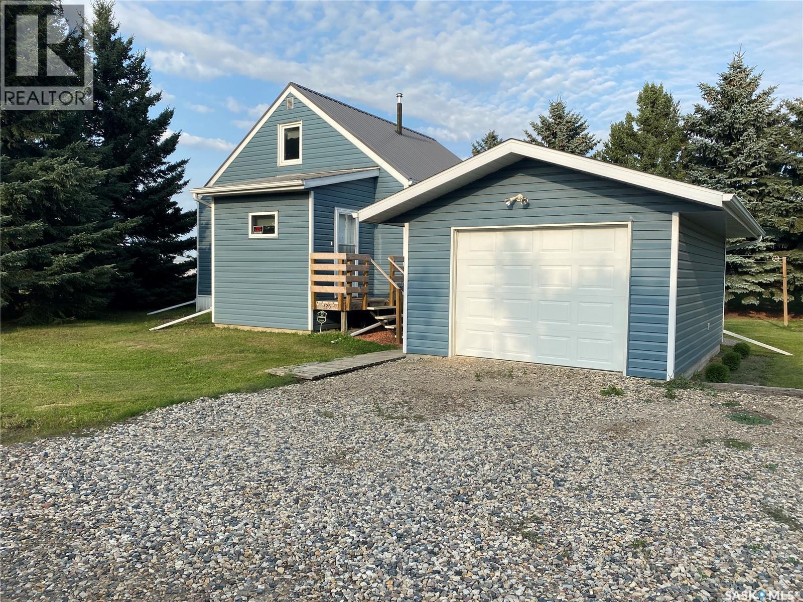 325 Grout Street, Lemberg, SK - Outdoor