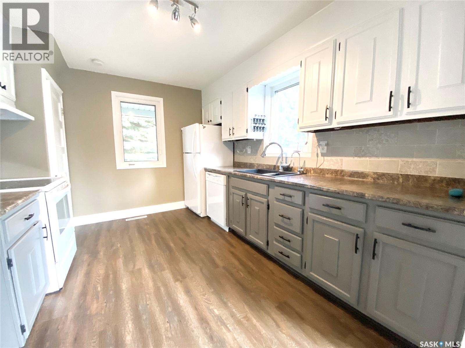 325 Grout Street, Lemberg, SK - Indoor Photo Showing Kitchen With Double Sink