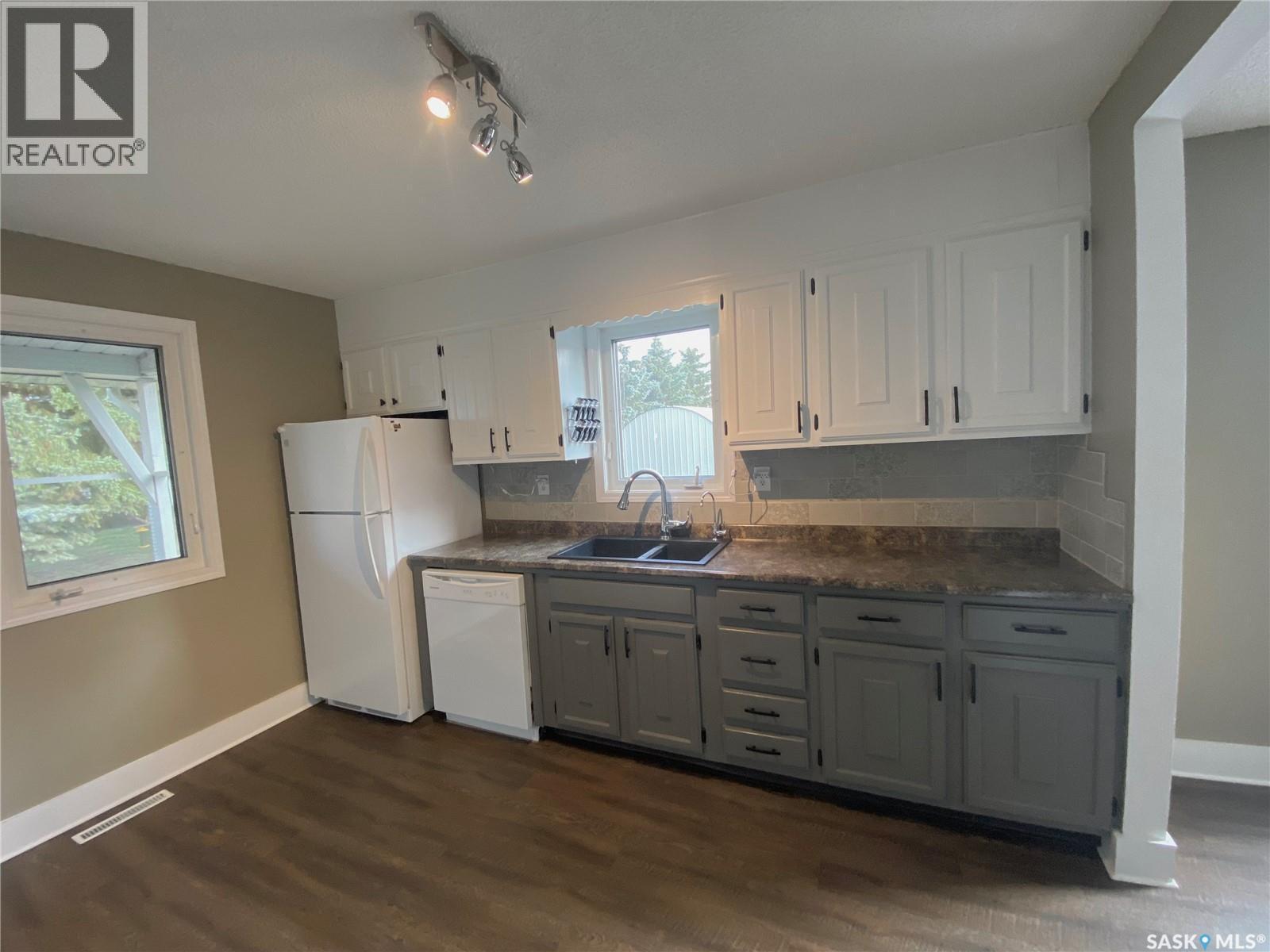 325 Grout Street, Lemberg, SK - Indoor Photo Showing Kitchen With Double Sink