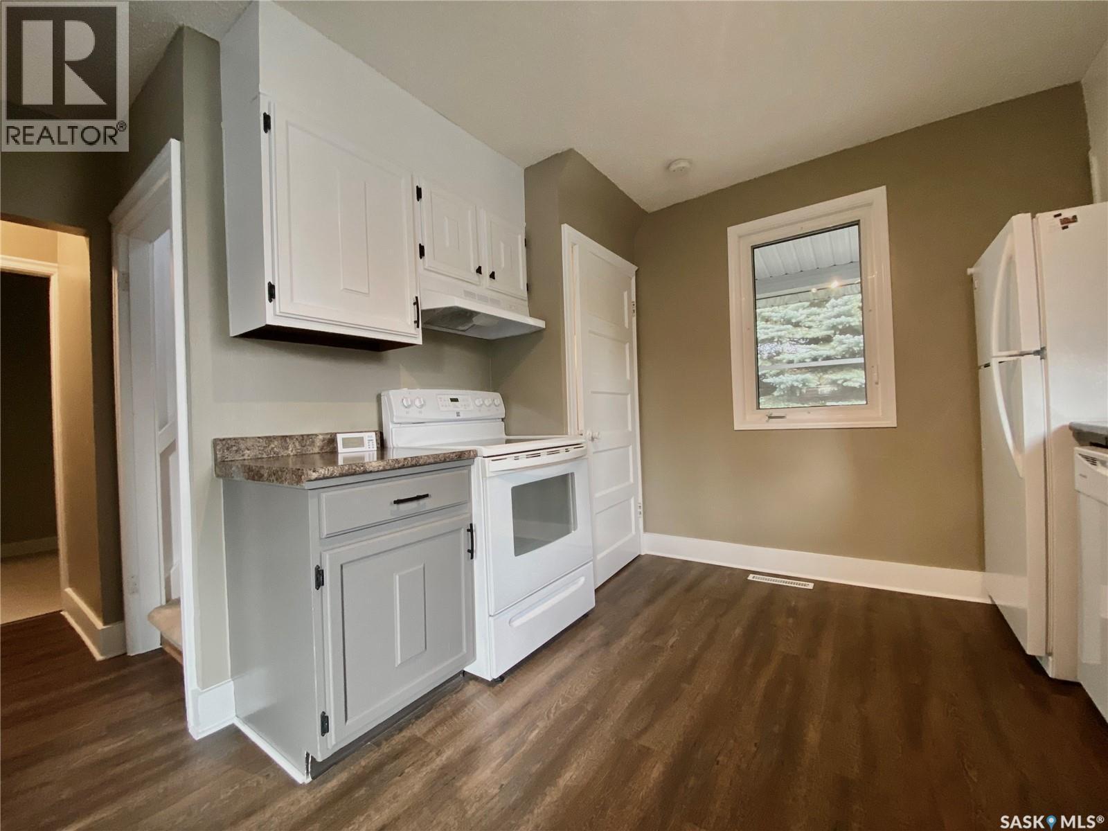 325 Grout Street, Lemberg, SK - Indoor Photo Showing Kitchen
