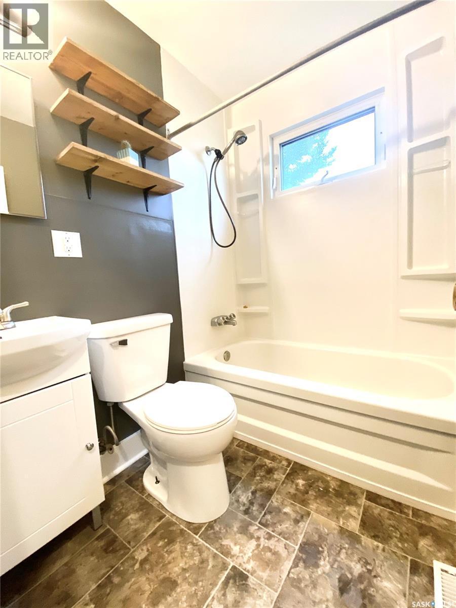 325 Grout Street, Lemberg, SK - Indoor Photo Showing Bathroom