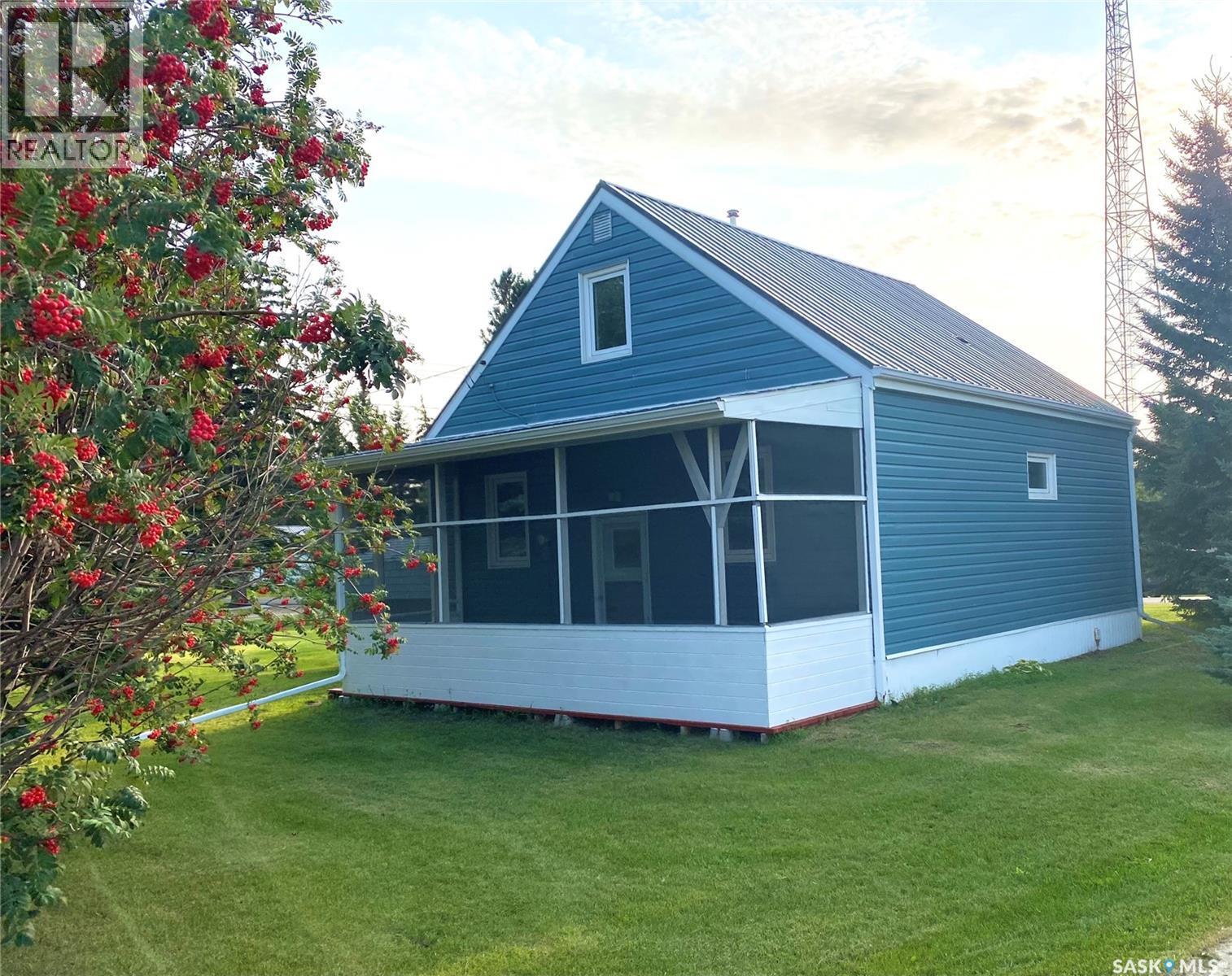 325 Grout Street, Lemberg, SK - Outdoor