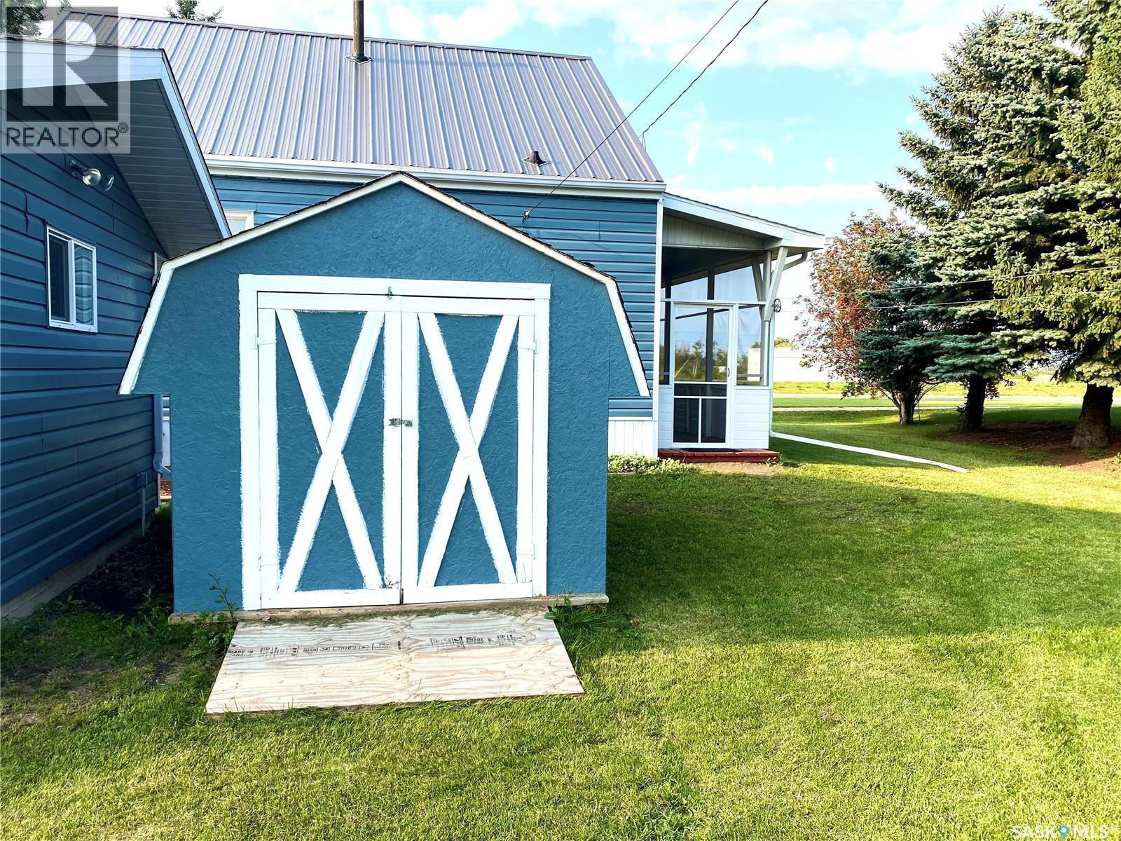 325 Grout Street, Lemberg, SK - Outdoor
