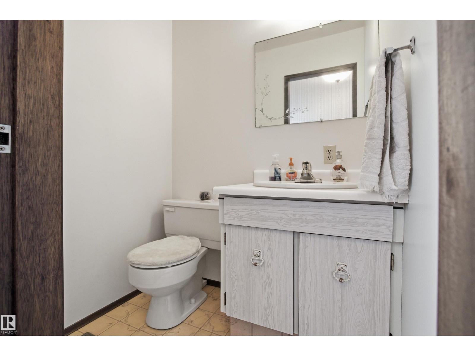 13222 116 St Nw, Edmonton, AB - Indoor Photo Showing Bathroom